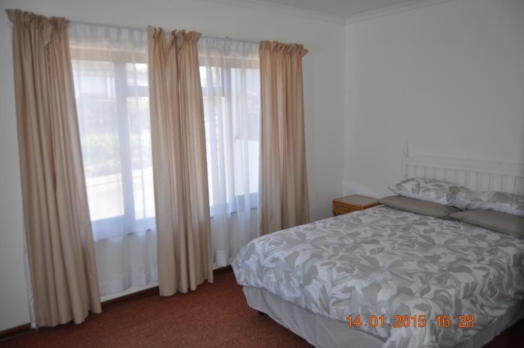 Backpacker Apartments Плеттенберг-Бей Номер фото