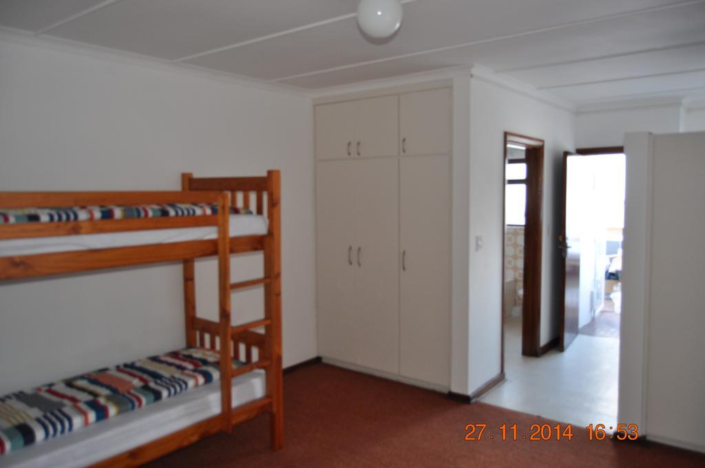 Backpacker Apartments Плеттенберг-Бей Номер фото