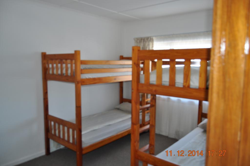 Backpacker Apartments Плеттенберг-Бей Номер фото