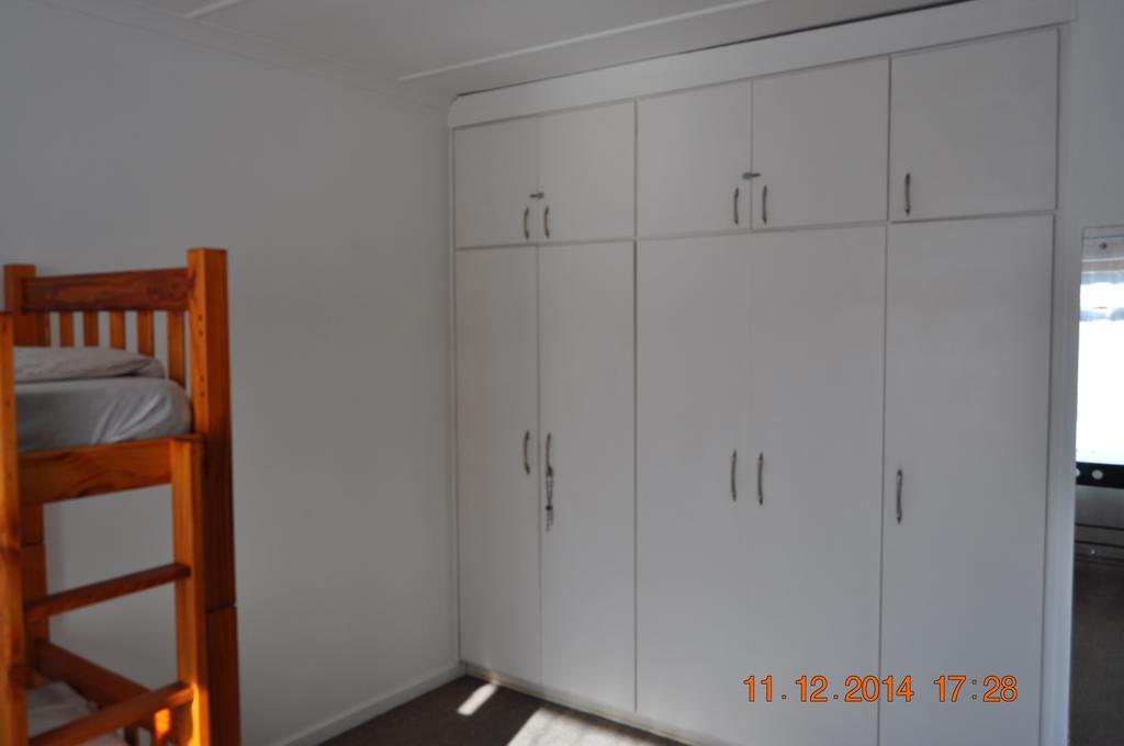 Backpacker Apartments Плеттенберг-Бей Номер фото