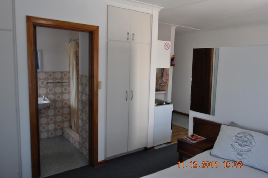 Backpacker Apartments Плеттенберг-Бей Номер фото