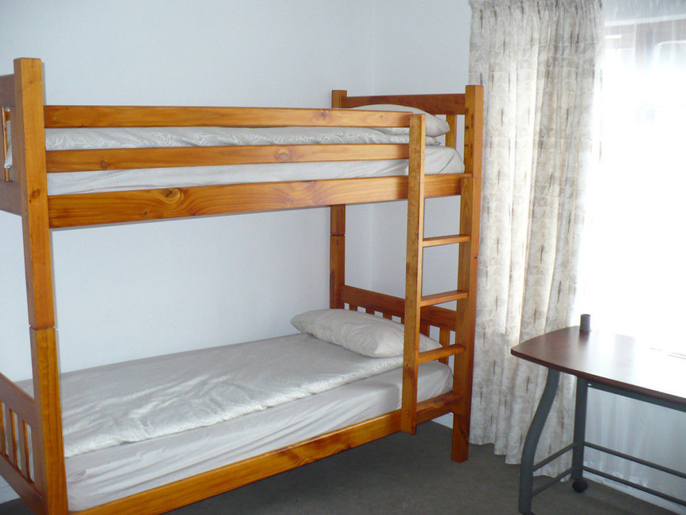 Backpacker Apartments Плеттенберг-Бей Экстерьер фото