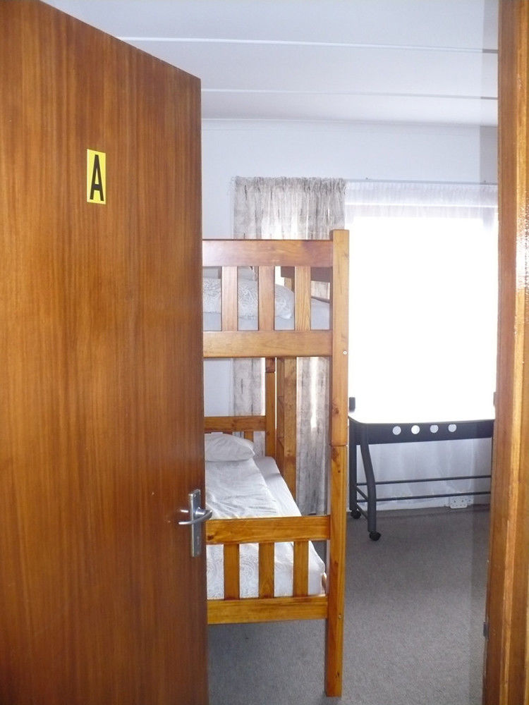 Backpacker Apartments Плеттенберг-Бей Экстерьер фото