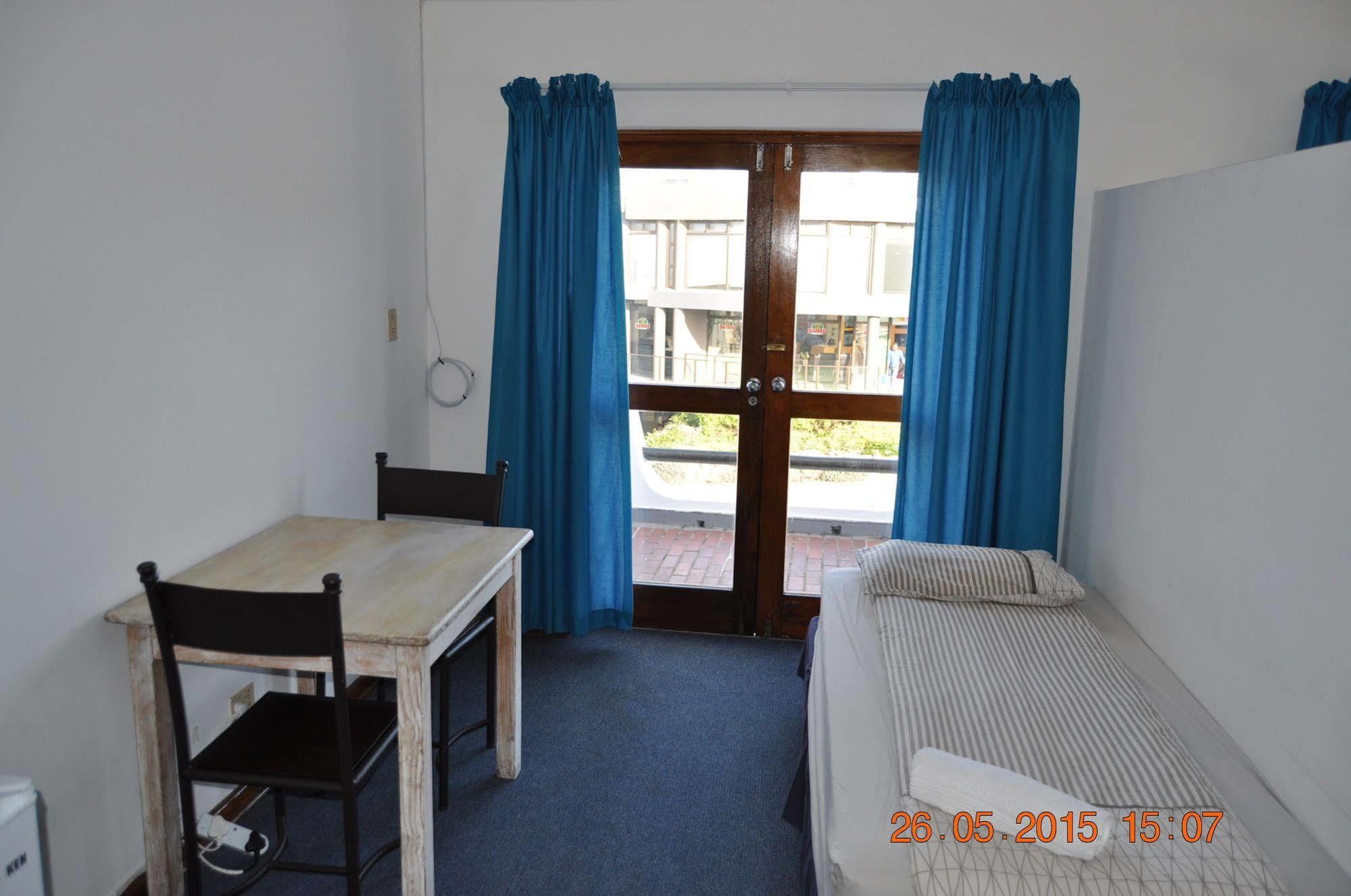 Backpacker Apartments Плеттенберг-Бей Экстерьер фото