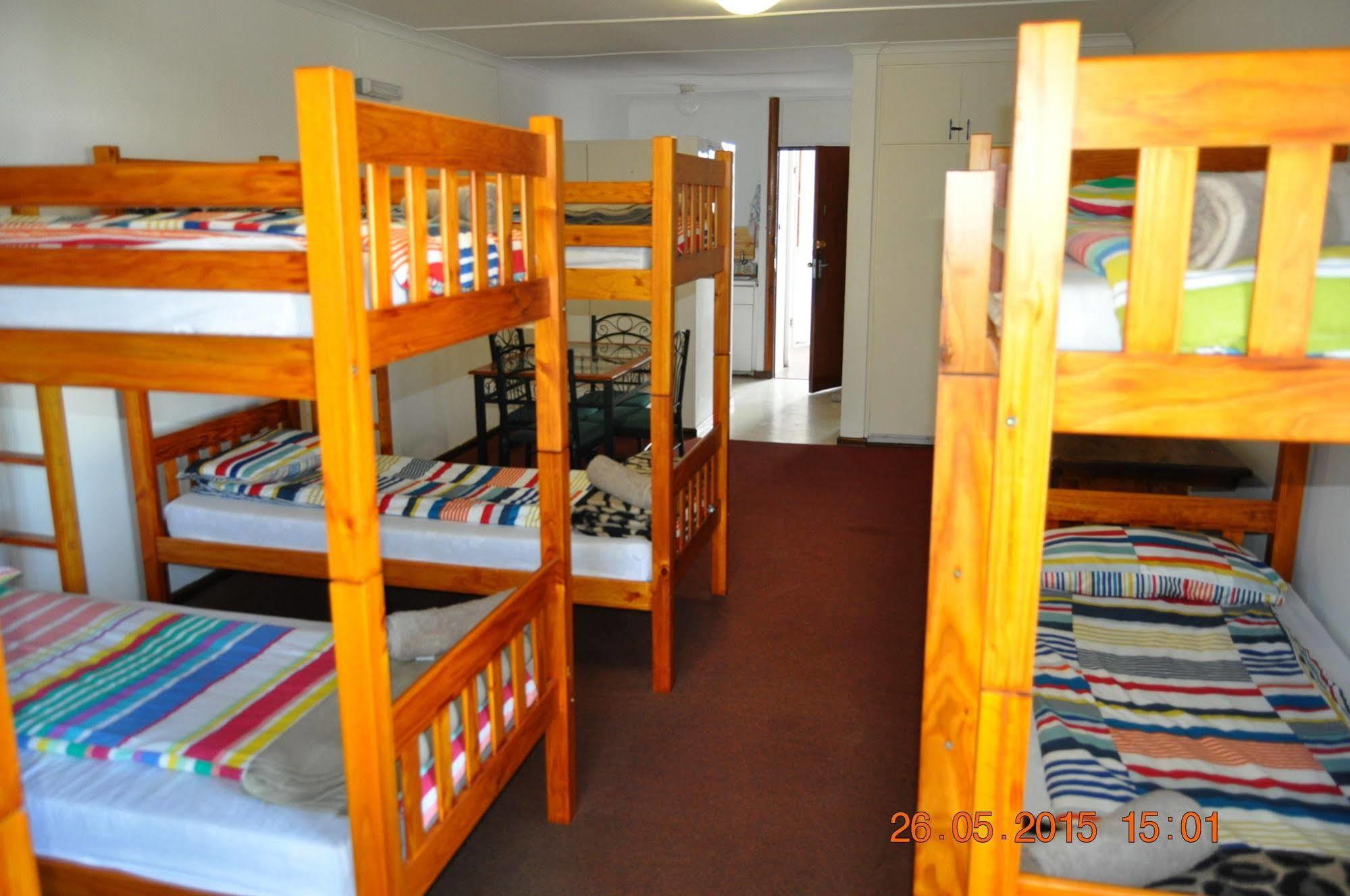 Backpacker Apartments Плеттенберг-Бей Экстерьер фото