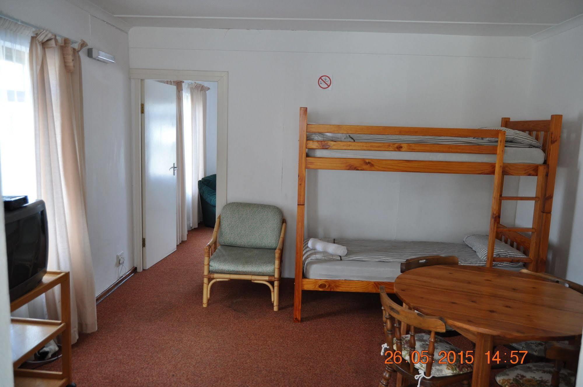 Backpacker Apartments Плеттенберг-Бей Экстерьер фото