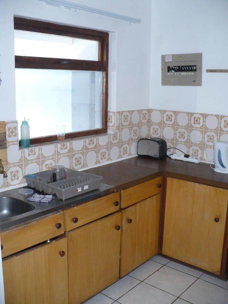 Backpacker Apartments Плеттенберг-Бей Экстерьер фото