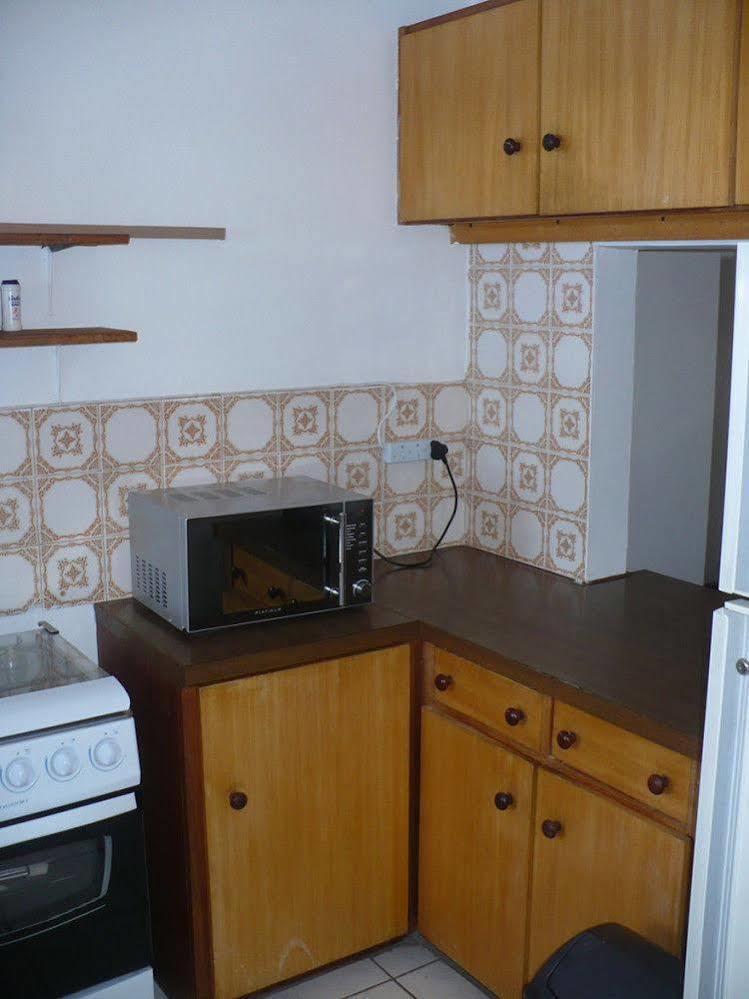 Backpacker Apartments Плеттенберг-Бей Экстерьер фото