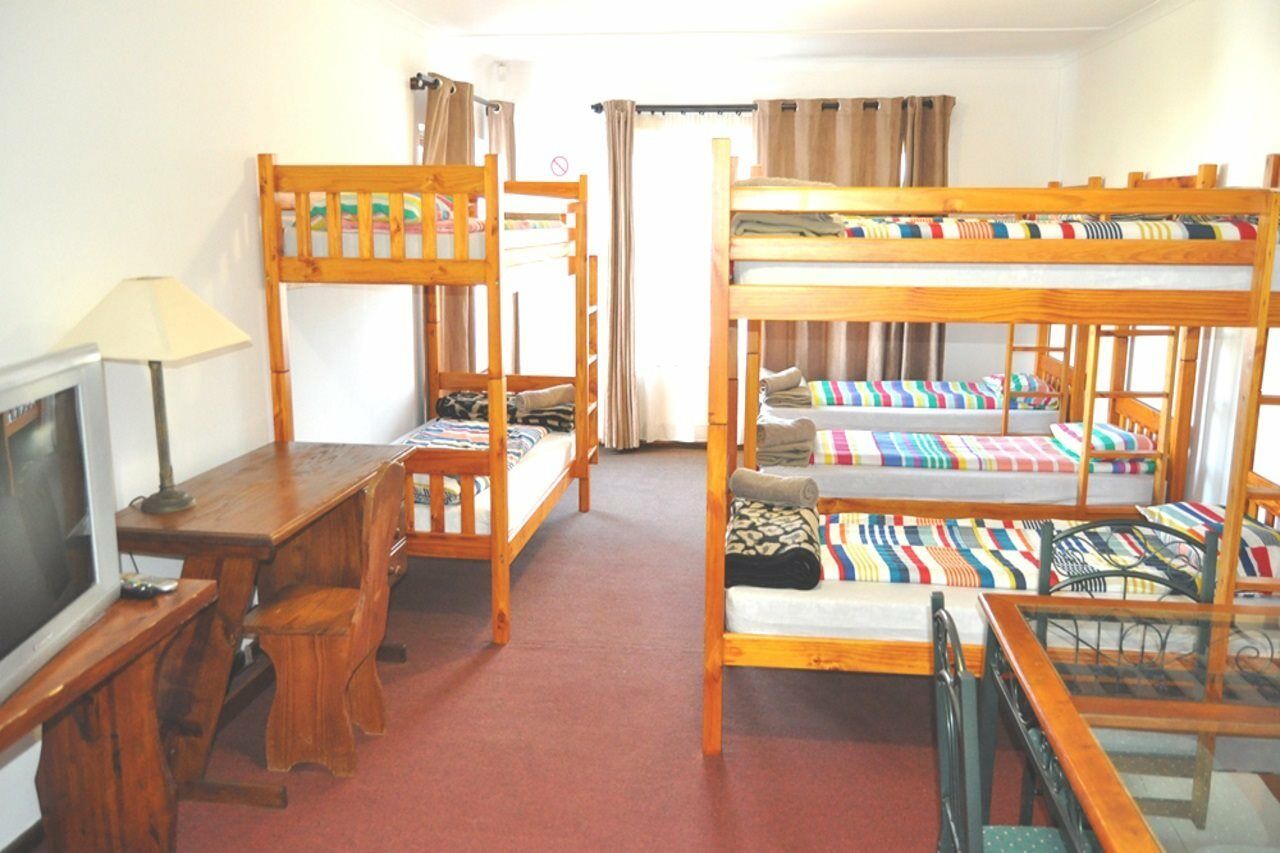 Backpacker Apartments Плеттенберг-Бей Экстерьер фото