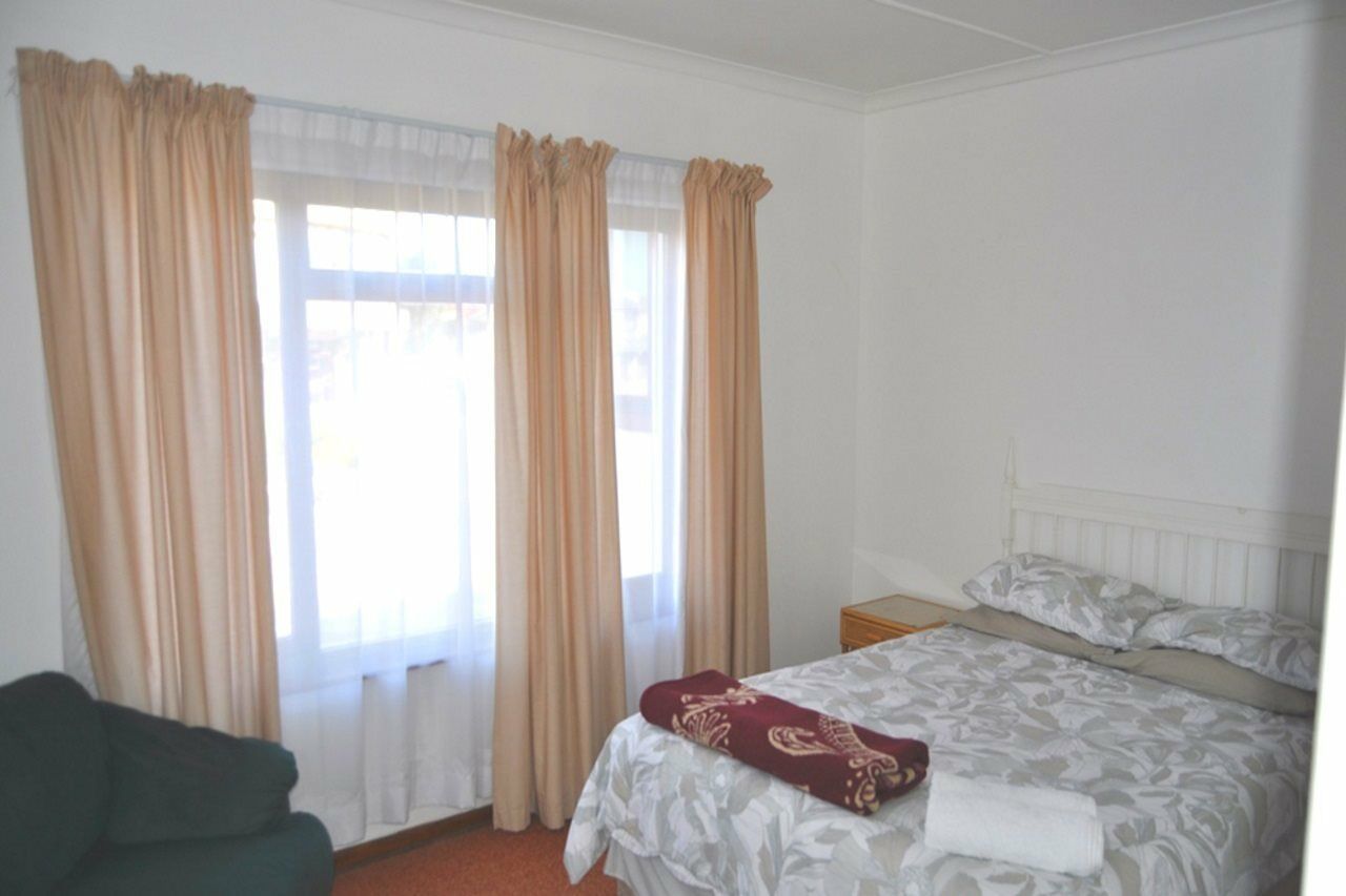 Backpacker Apartments Плеттенберг-Бей Экстерьер фото